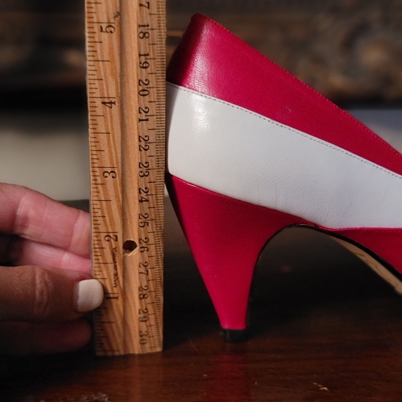 Adorable patent leather kitten heels - Picture 16 of 16